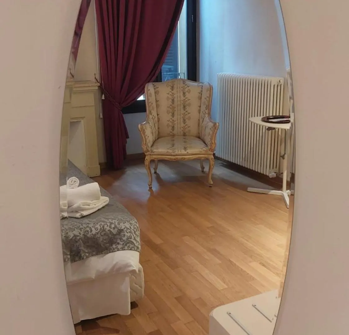 Honey Rooms Ferrara Itália