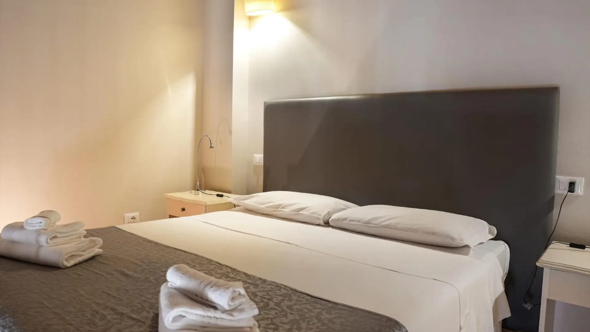 Alojamento de Acomodação e Pequeno-almoço Honey Rooms Ferrara